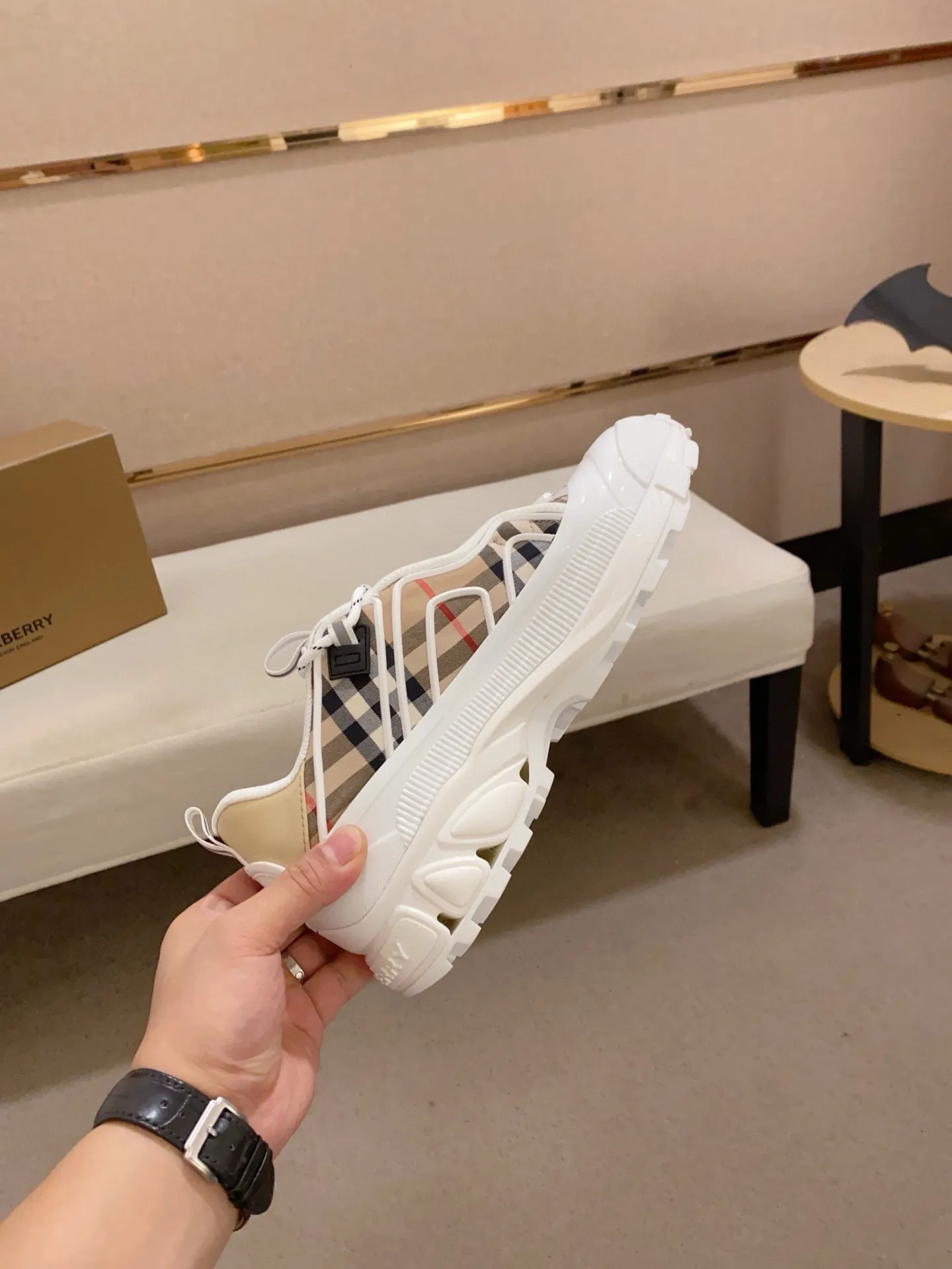 Men's shoes 💰: 680💰🇮🇹🇮🇹BURBERRY top purchasing agents are available simultaneously at the counter. 🔍🔍Synchronized sales. Positive code number: 38-46. Italian imported cowhide, fully imported sheepskin lining, sole: original sole provided by the original factory, exclusive movable molded sole, super comfortable, original factory follow-up goods, 🔍🔍high quality, you can enter and exit the counter at will, welcome to compare